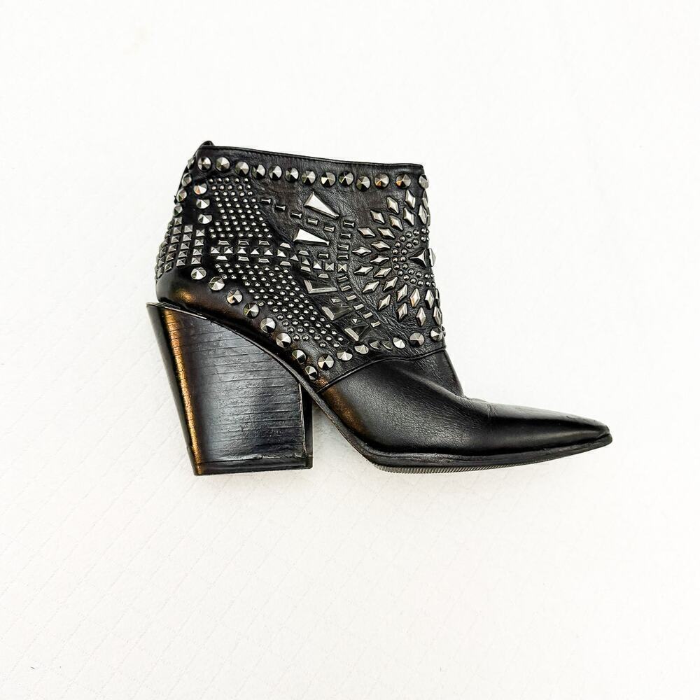 Vince Camuto Creed Leather Pointy Toe Western Embellished Bootie Size 7.5